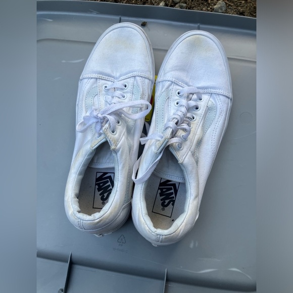 men’s size 10 VANS lace up running shoes - Stained - Picture 3 of 6